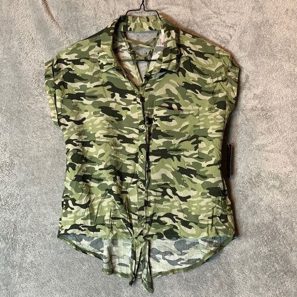 NWT Camouflage No Boundaries Shirt - Picture 1 of 9